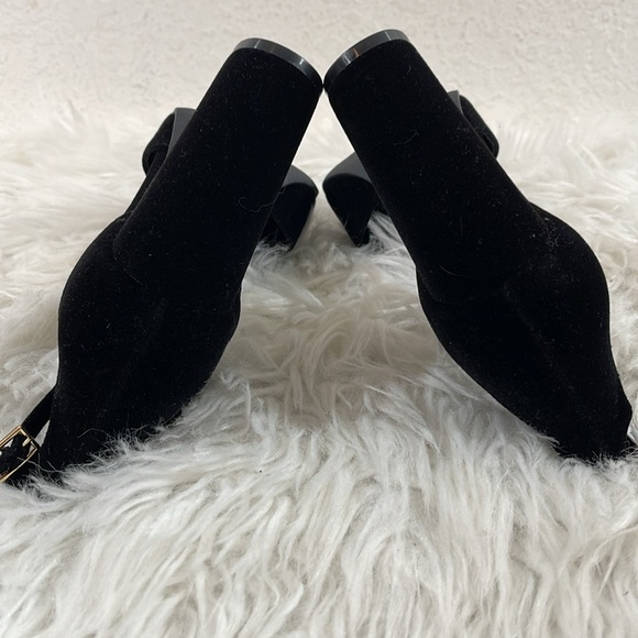 LULUS Laura Black & Gold Velvet Ankle Strap Chunky Heels Size 5 NEW - Picture 10 of 15